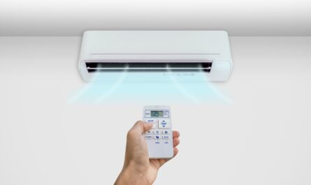 osoba uključuje klimu na 24 stepena