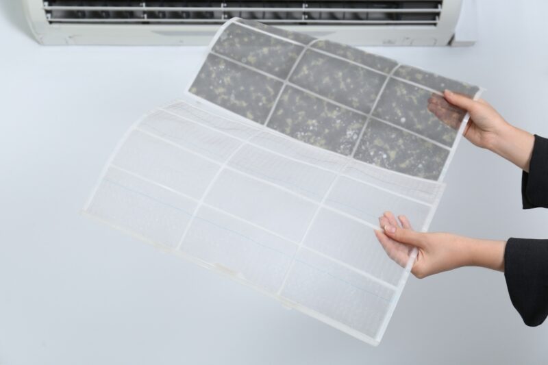 prikaz prljavog i čistog filtera za klimu