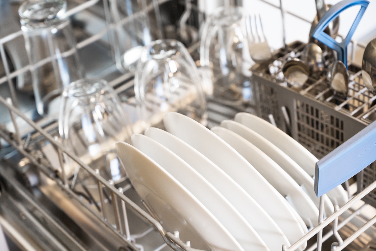 prikaz sudova u mašini za sudove